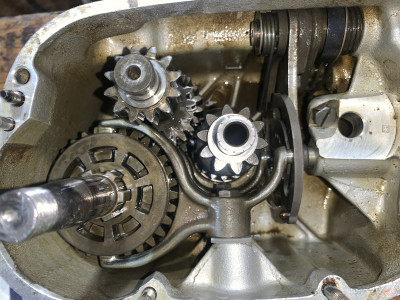 R75-5 gear box.JPG